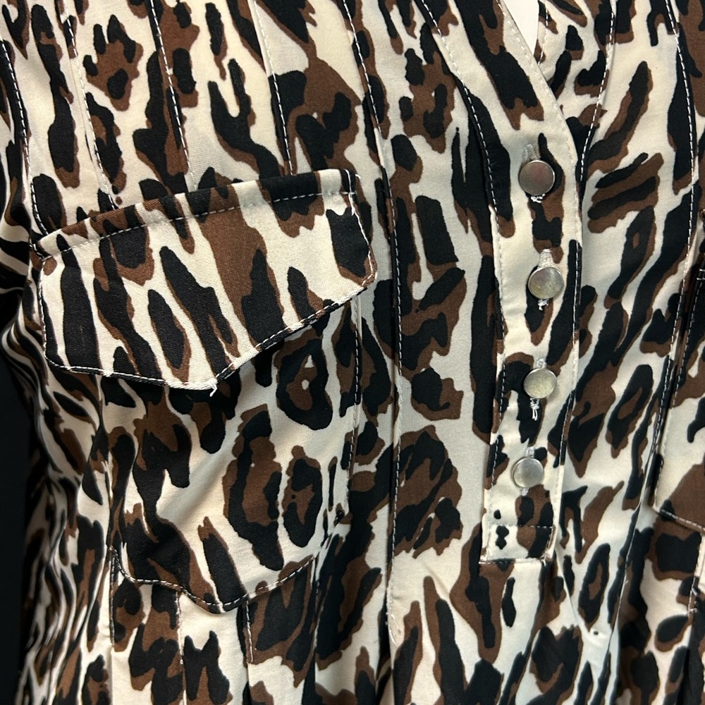 Lily Morgan Women's Leopard Print Blouse - Picture 4 of 6